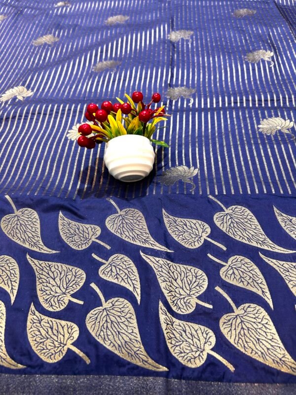 Navy blue colour H.O silk leaf saree - Image 2