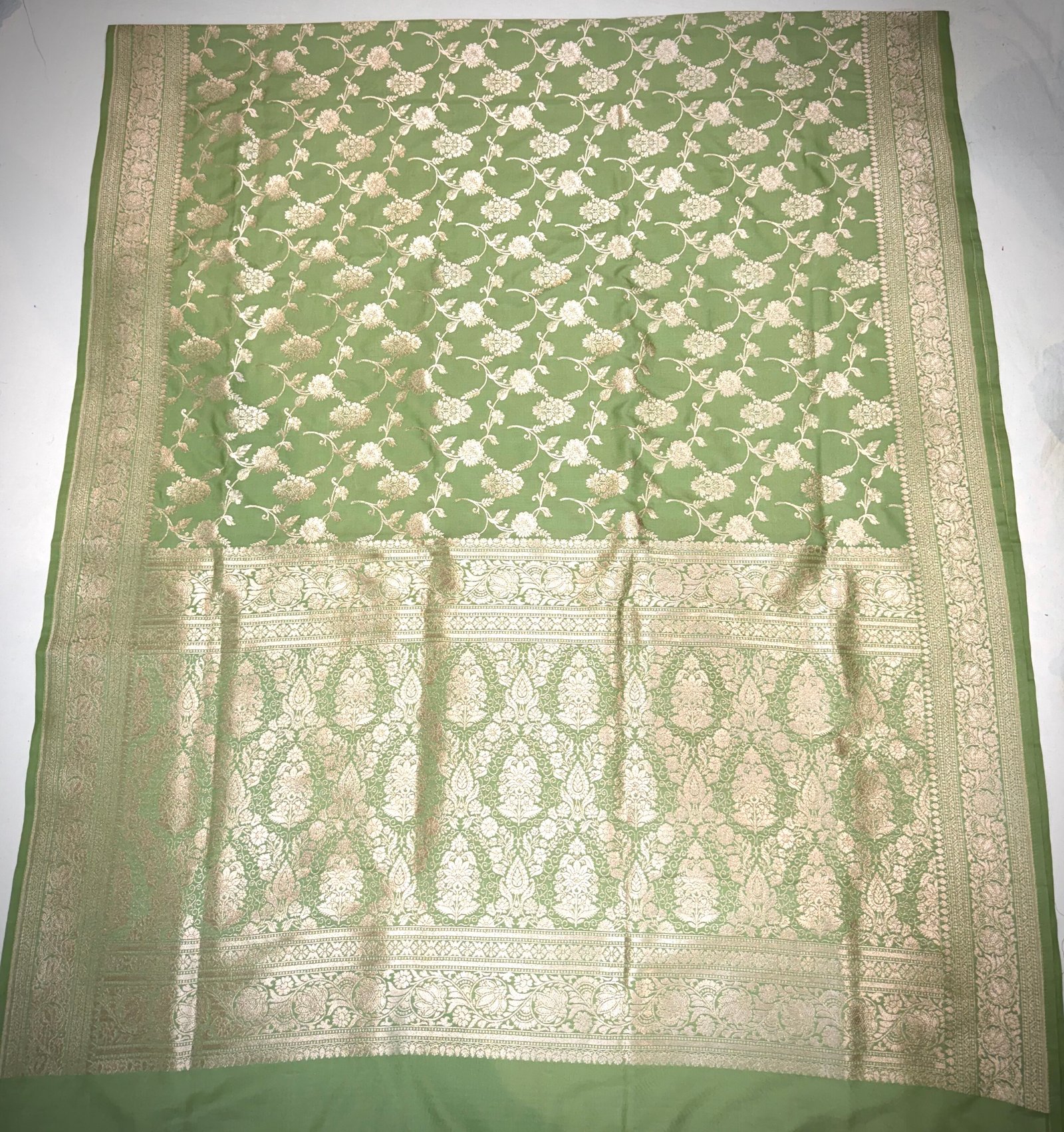 Elegant Green Katan Silk Saree with Floral Vine Weaving - Image 2