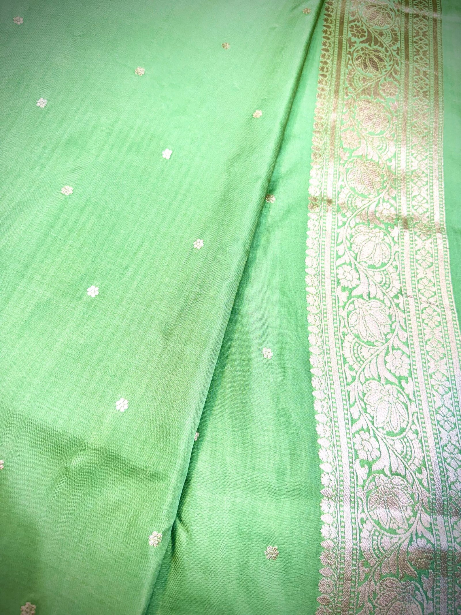 Elegant Green Katan Silk Saree with Floral Vine Weaving - Image 5