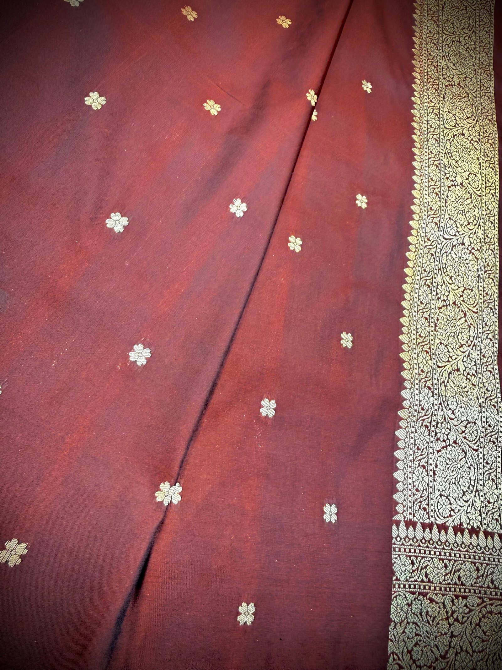 Dark maroon colour Banarasi mashru katan silk saree jaal pattern golden and silver zari weaving - Image 5