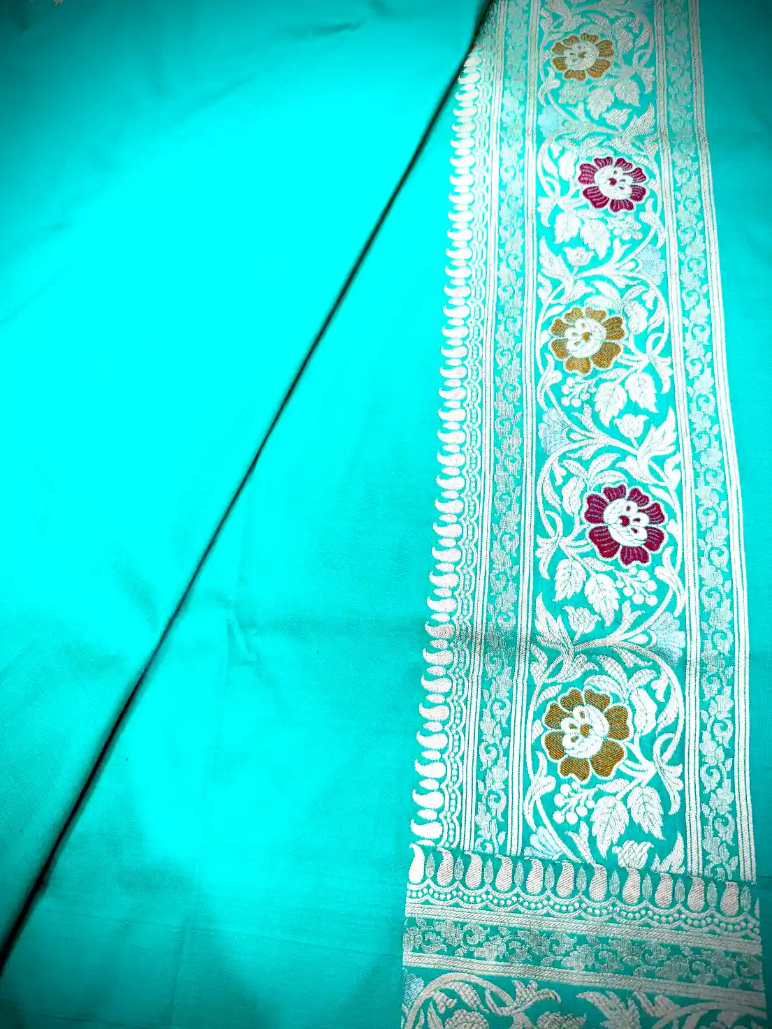 Turquoise Green Katan Silk Saree with Floral Lattice Weaving - Image 5